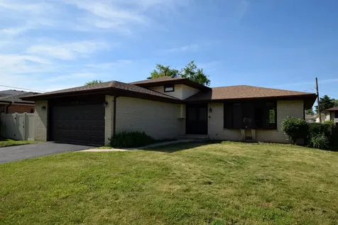 5110 137TH Street Crestwood IL 60418