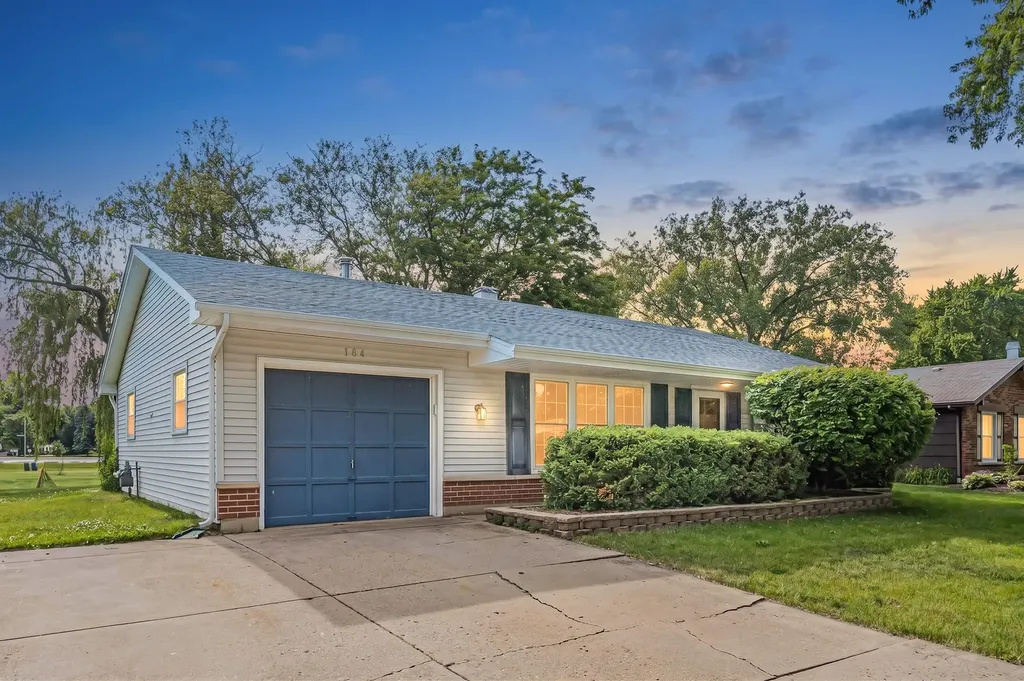 184 South Circle Avenue Bloomingdale IL 60108