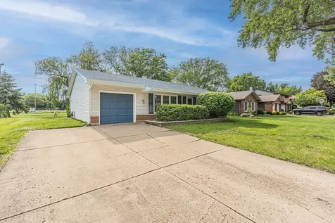 184 South Circle Avenue Bloomingdale IL 60108
