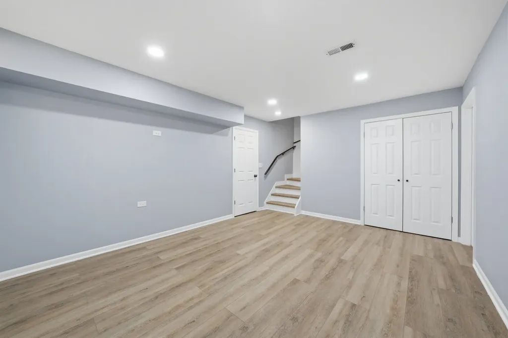 9004 South Indiana Avenue Chicago IL 60619