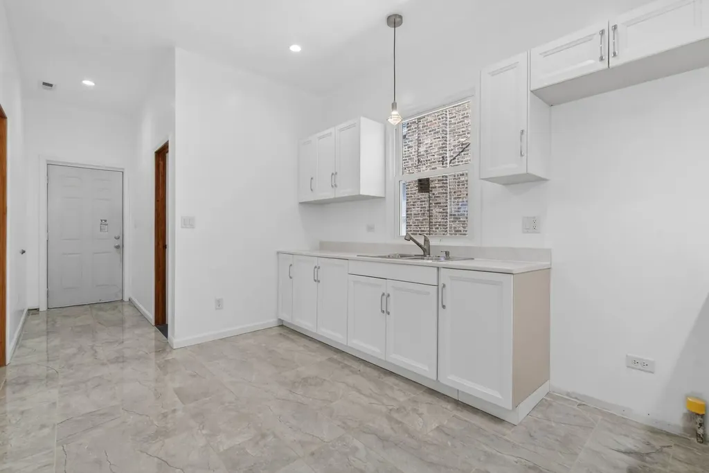 848 North Latrobe Avenue Chicago IL 60651