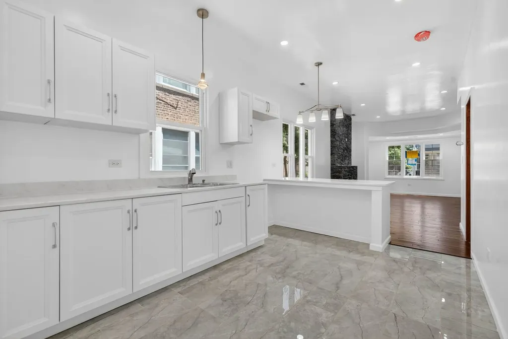 848 North Latrobe Avenue Chicago IL 60651