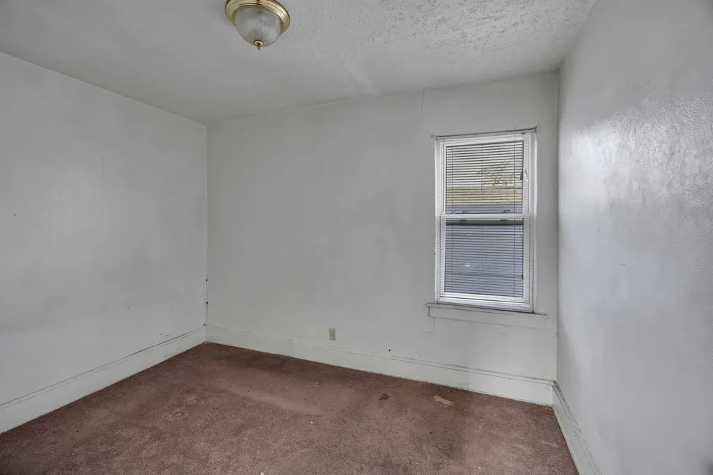 9352 South Woodlawn Avenue Chicago IL 60619