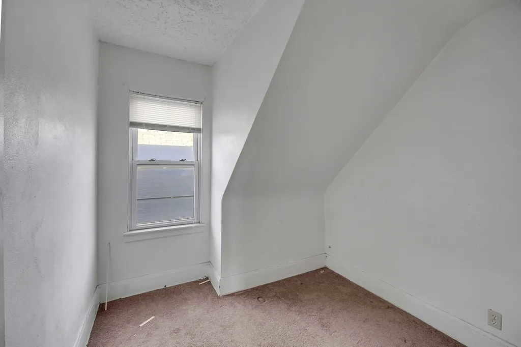 9352 South Woodlawn Avenue Chicago IL 60619