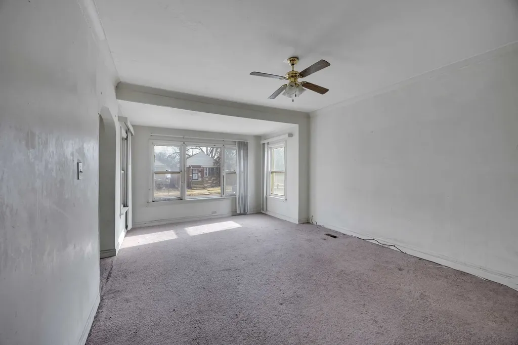 9352 South Woodlawn Avenue Chicago IL 60619