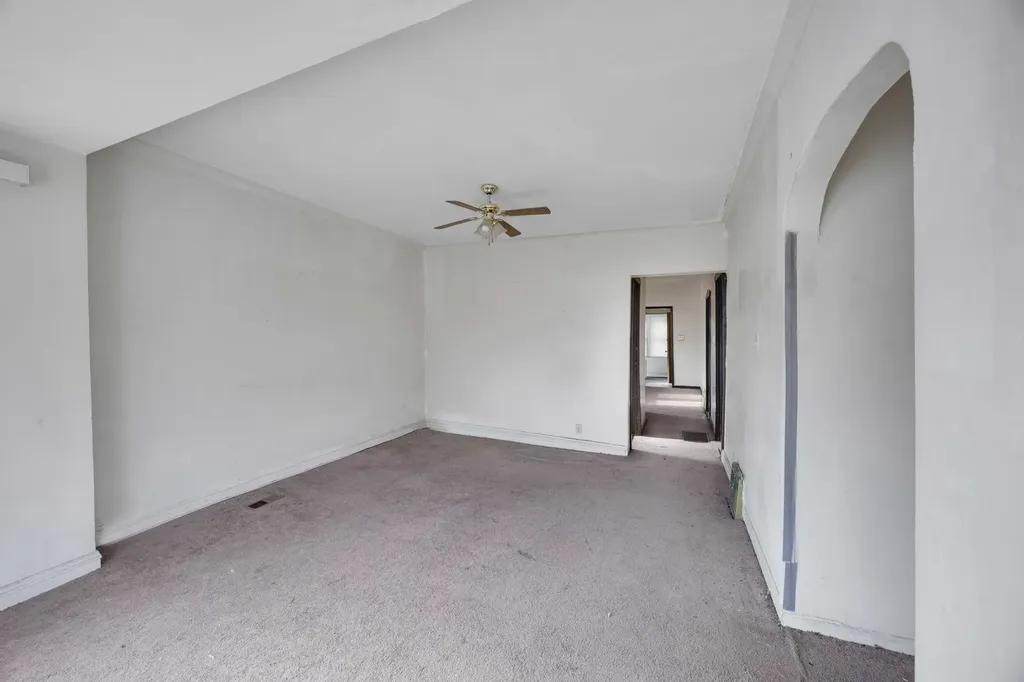 9352 South Woodlawn Avenue Chicago IL 60619