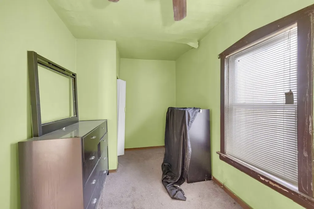 9352 South Woodlawn Avenue Chicago IL 60619