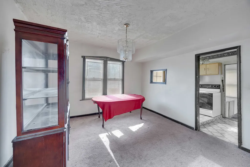 9352 South Woodlawn Avenue Chicago IL 60619