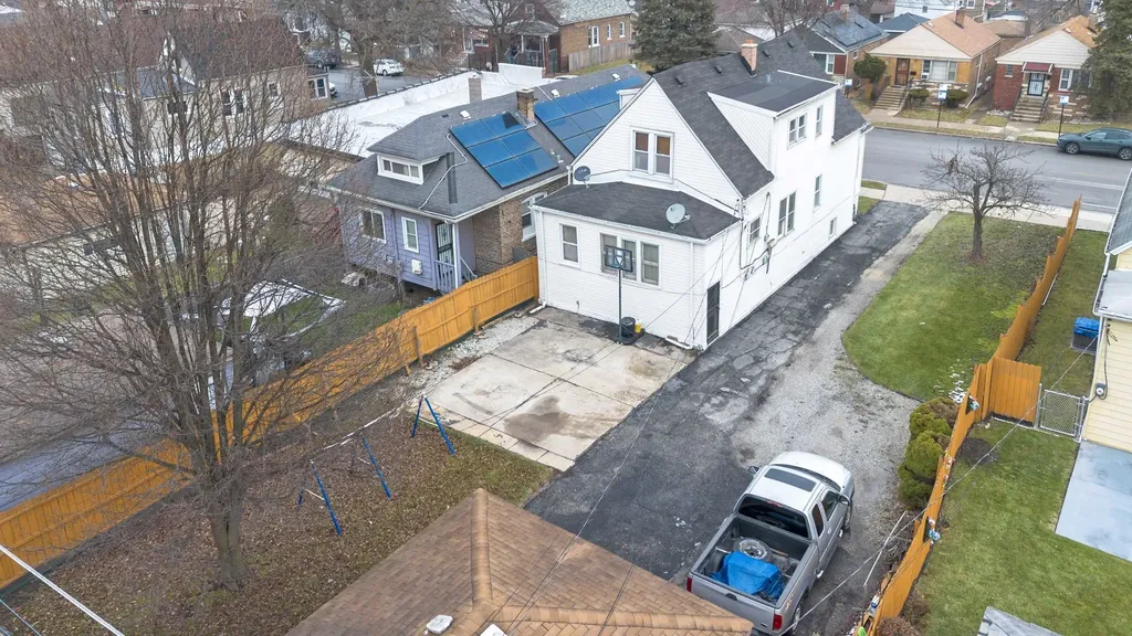 9352 South Woodlawn Avenue Chicago IL 60619
