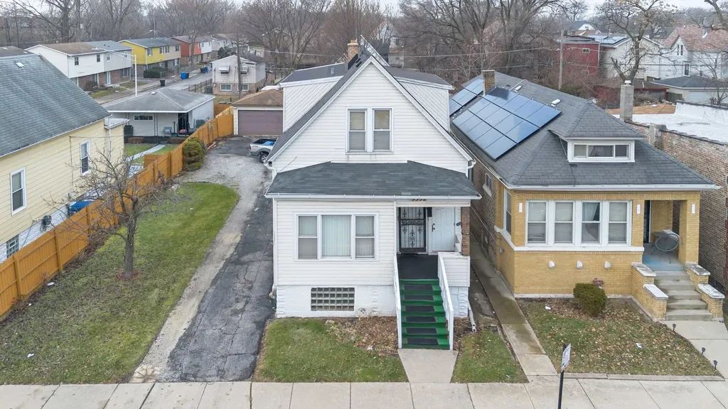 9352 South Woodlawn Avenue Chicago IL 60619