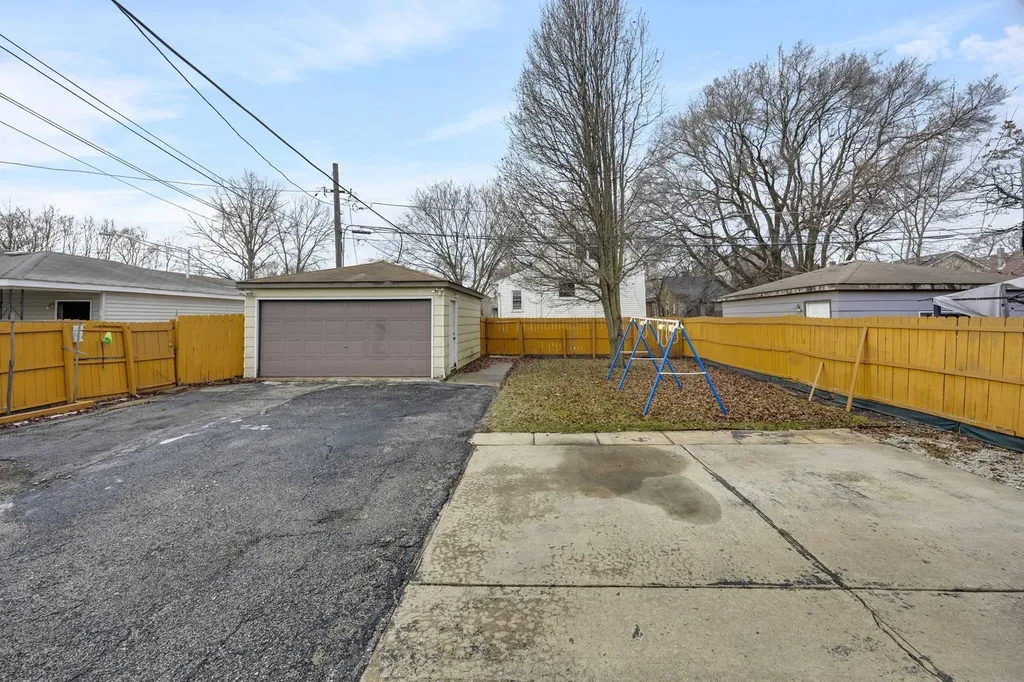 9352 South Woodlawn Avenue Chicago IL 60619