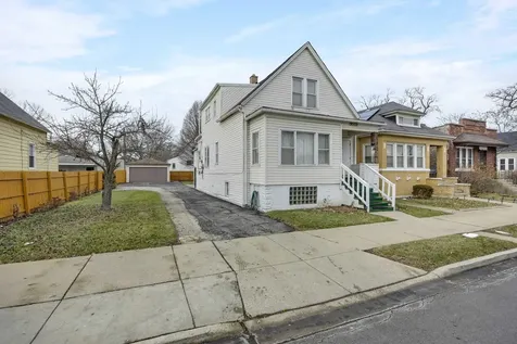 9352 South Woodlawn Avenue Chicago IL 60619