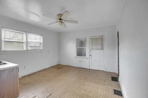 9352 South Woodlawn Avenue Chicago IL 60619