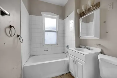 9352 South Woodlawn Avenue Chicago IL 60619