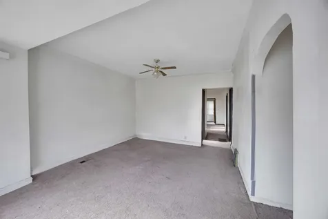 9352 South Woodlawn Avenue Chicago IL 60619