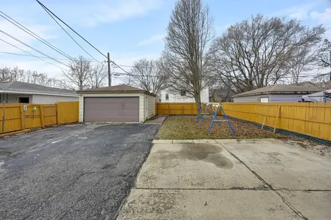 9352 South Woodlawn Avenue Chicago IL 60619