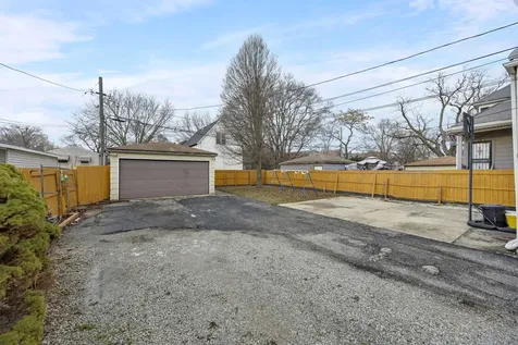 9352 South Woodlawn Avenue Chicago IL 60619