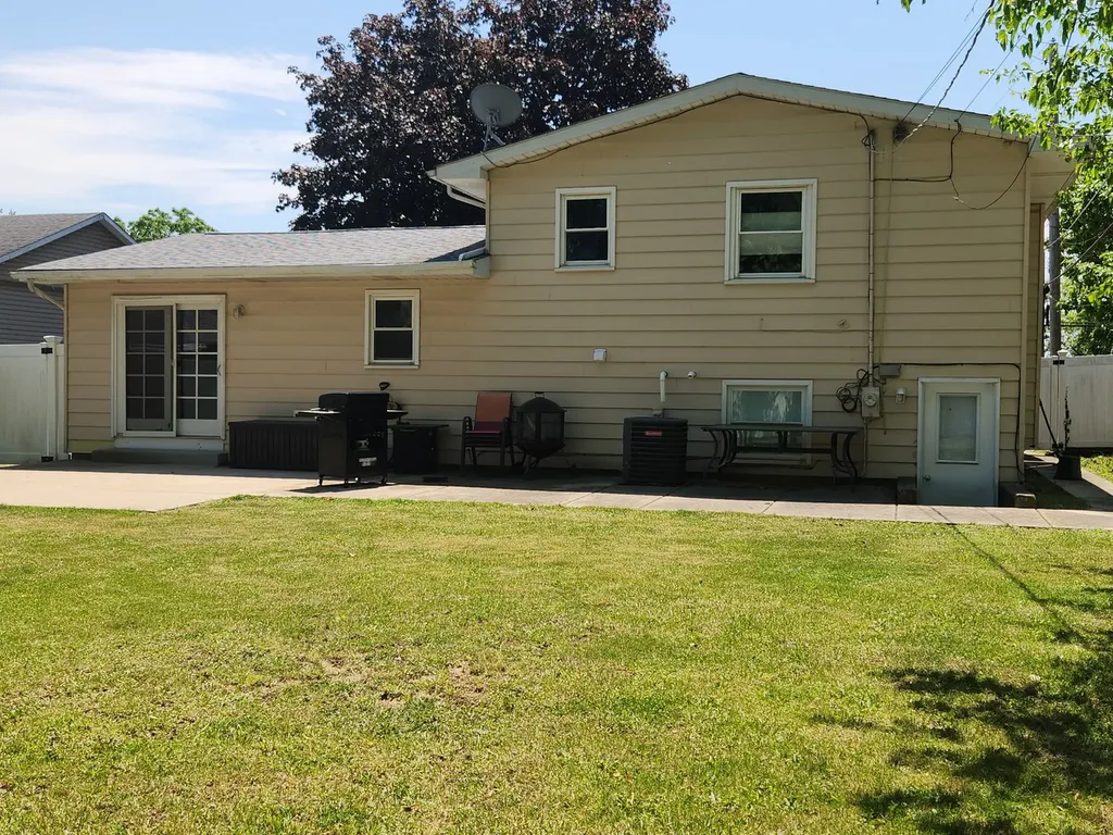 305 North Avenue Antioch IL 60002