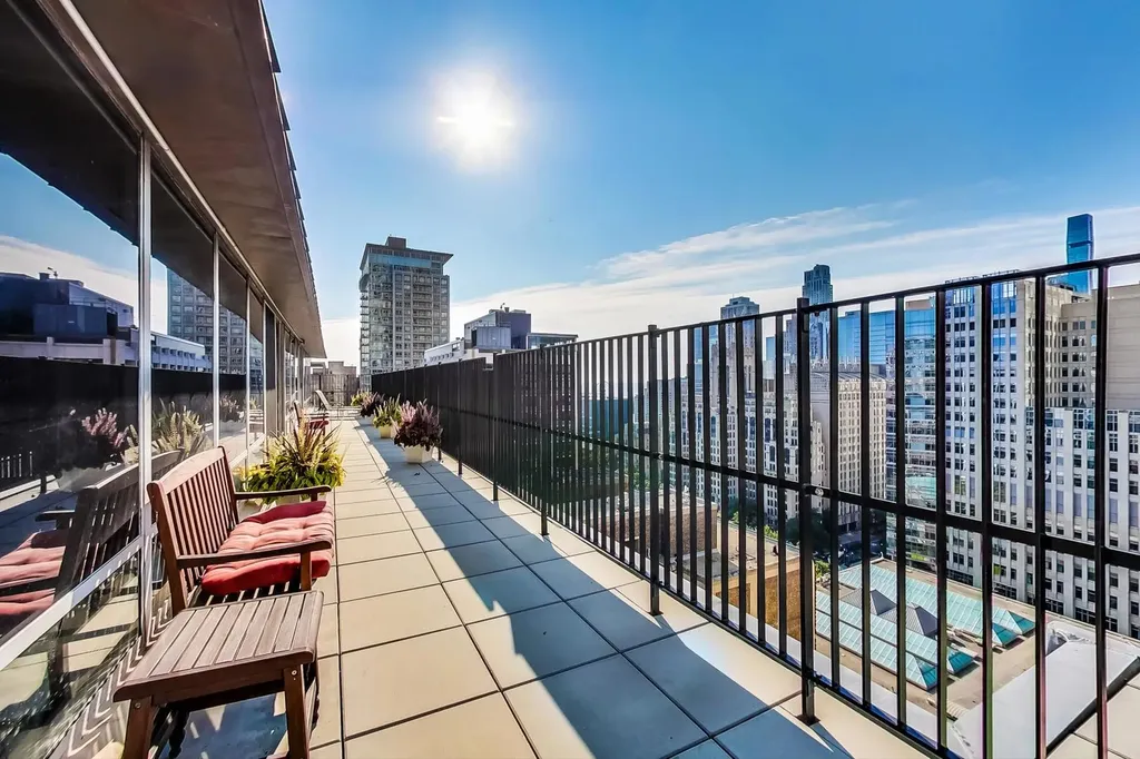 201 East Chestnut Street Chicago IL 60611