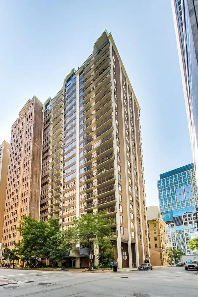 201 East Chestnut Street Chicago IL 60611