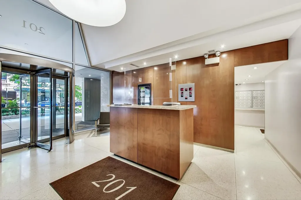 201 East Chestnut Street Chicago IL 60611