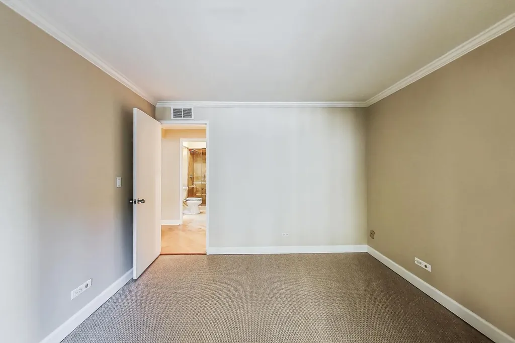 201 East Chestnut Street Chicago IL 60611