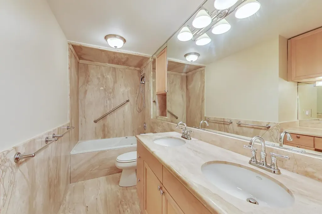 201 East Chestnut Street Chicago IL 60611
