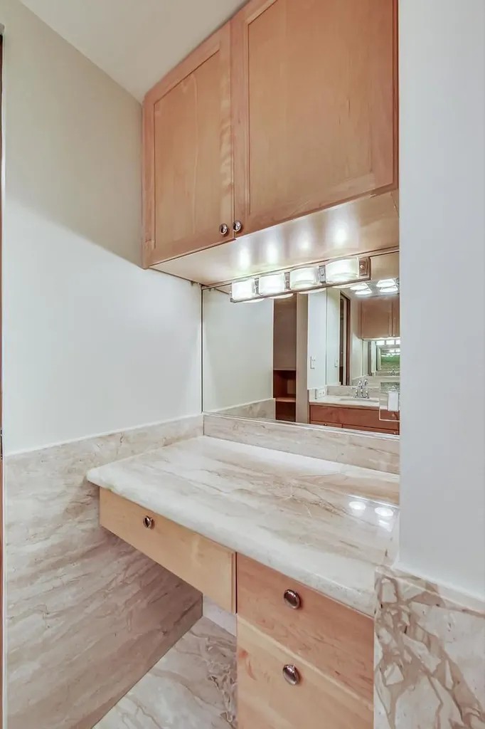 201 East Chestnut Street Chicago IL 60611