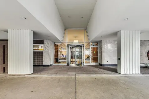 201 East Chestnut Street Chicago IL 60611