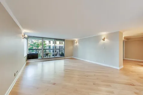 201 East Chestnut Street Chicago IL 60611