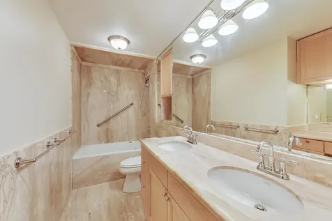 201 East Chestnut Street Chicago IL 60611