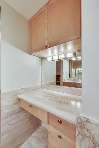 201 East Chestnut Street Chicago IL 60611