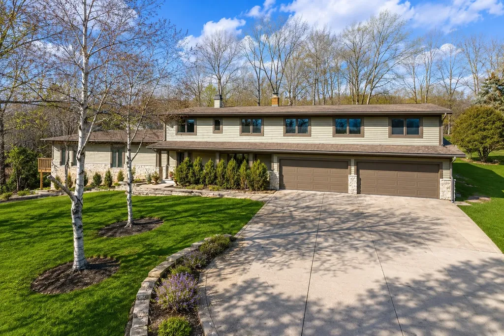 1971 Countryside Drive Libertyville IL 60048