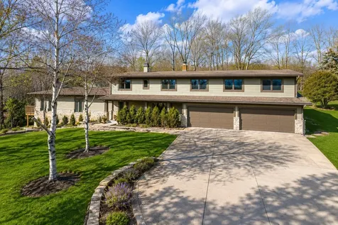 1971 Countryside Drive Libertyville IL 60048