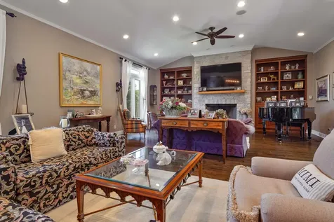 1971 Countryside Drive Libertyville IL 60048