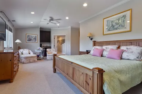 1971 Countryside Drive Libertyville IL 60048