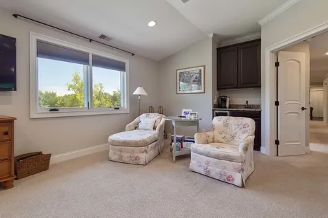 1971 Countryside Drive Libertyville IL 60048