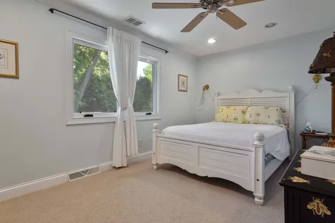 1971 Countryside Drive Libertyville IL 60048