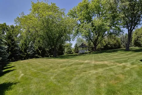 1971 Countryside Drive Libertyville IL 60048