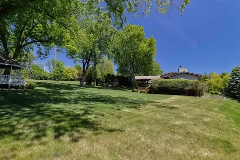 1971 Countryside Drive Libertyville IL 60048