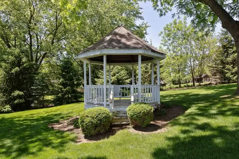 1971 Countryside Drive Libertyville IL 60048