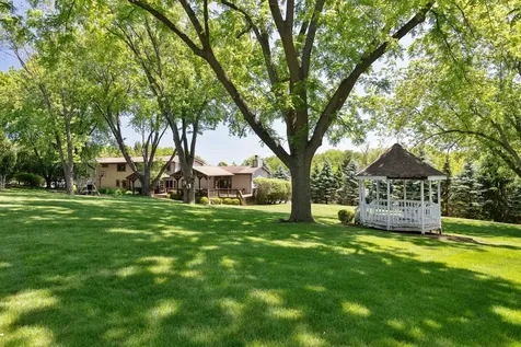 1971 Countryside Drive Libertyville IL 60048