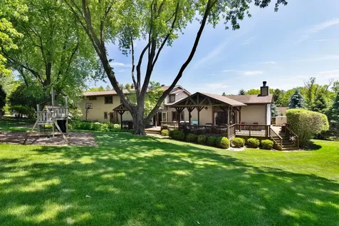 1971 Countryside Drive Libertyville IL 60048