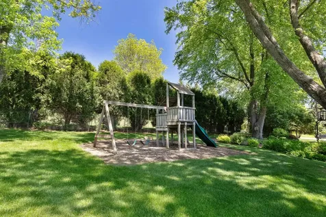 1971 Countryside Drive Libertyville IL 60048