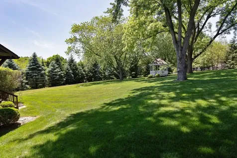 1971 Countryside Drive Libertyville IL 60048