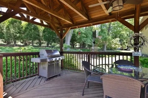1971 Countryside Drive Libertyville IL 60048