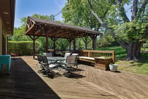 1971 Countryside Drive Libertyville IL 60048