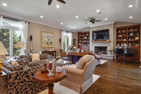 1971 Countryside Drive Libertyville IL 60048