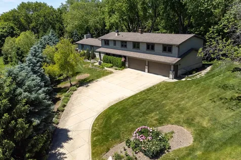 1971 Countryside Drive Libertyville IL 60048