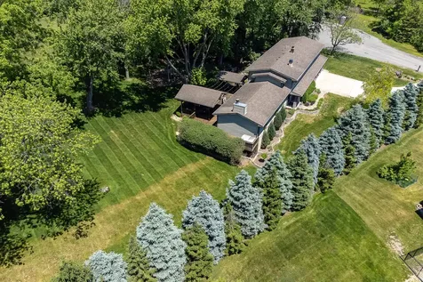 1971 Countryside Drive Libertyville IL 60048